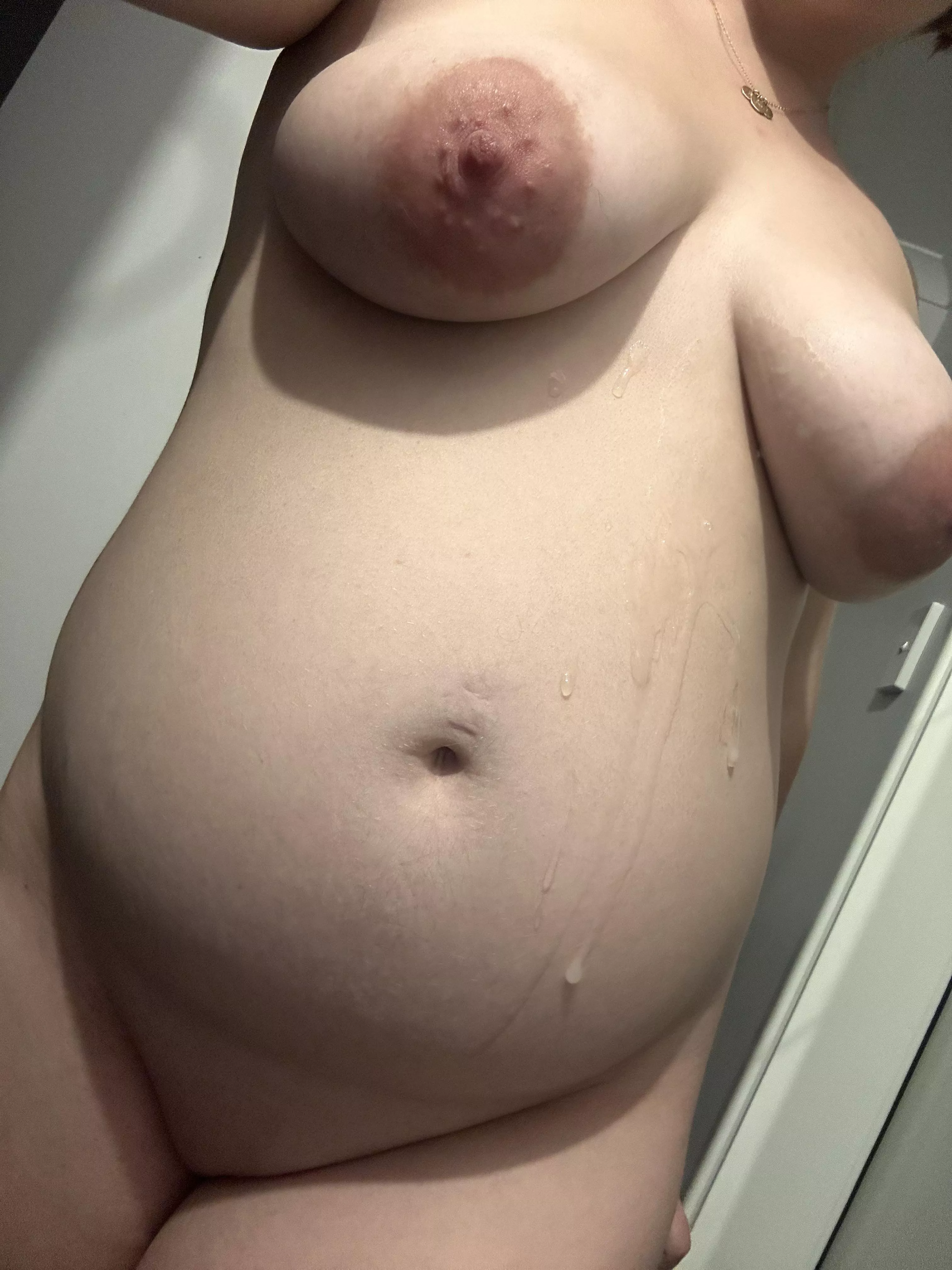 Cum all over my pregnant tummy