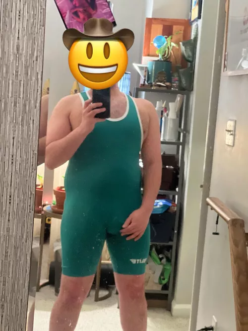 Had to grab a pic before I return this…not in love with the cut.