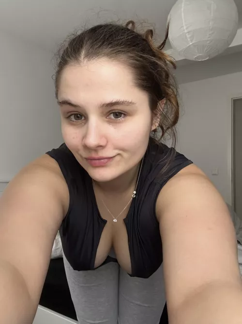 I always win staringcontest.. can you guess why? 19f