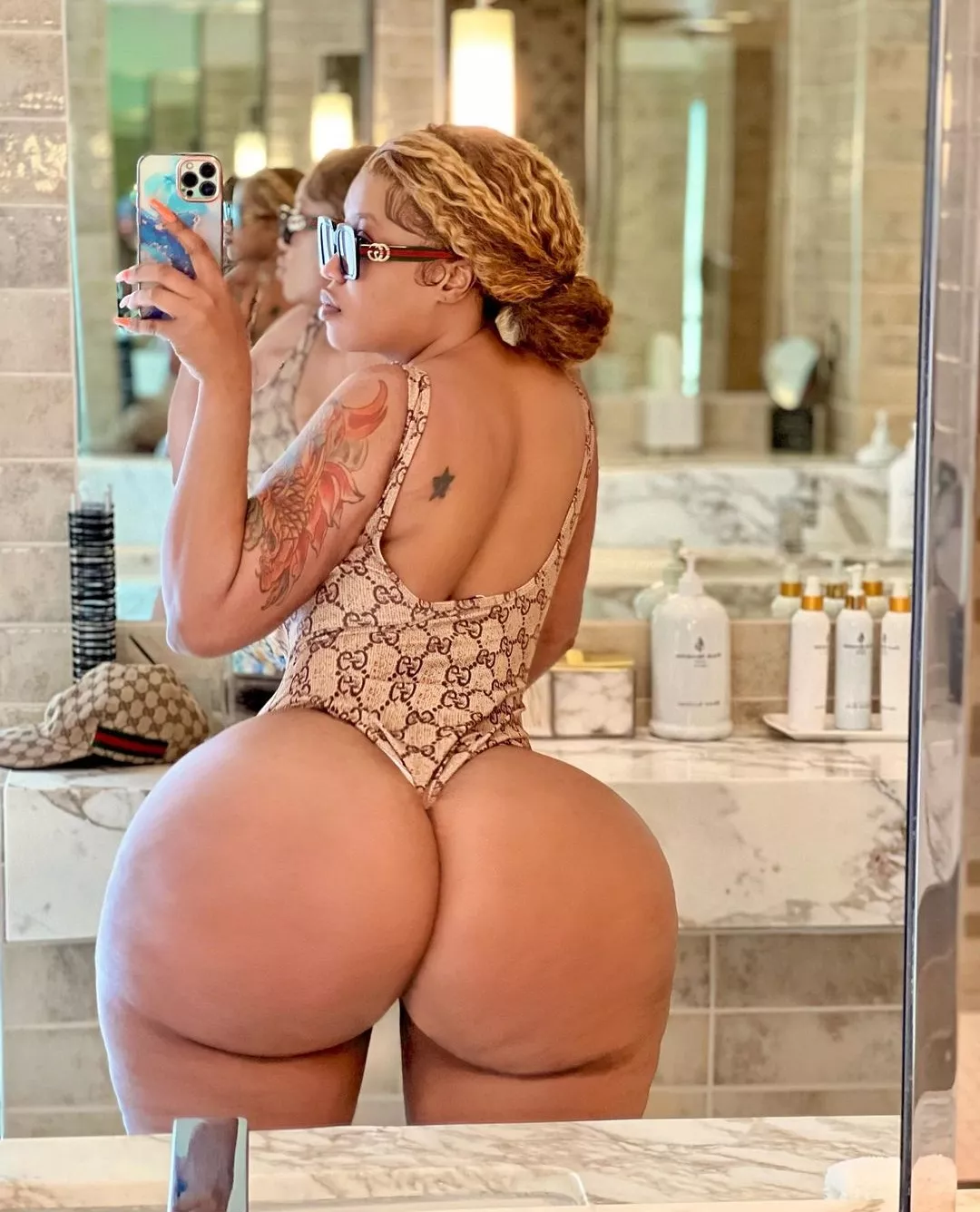 THIS is a BOLT 🍑🍑🍑