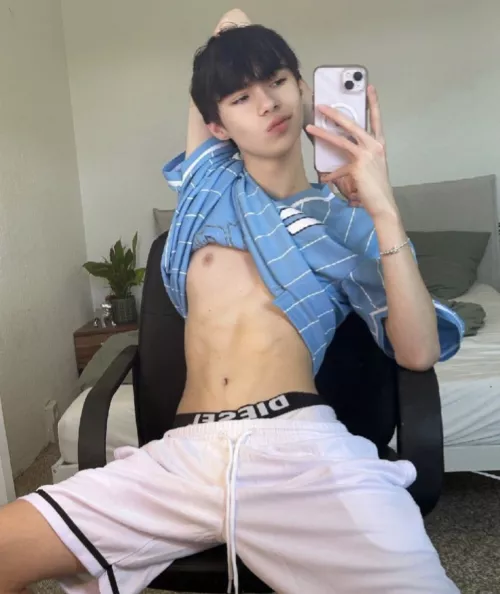 19' 125lbs surfer boy hii who are you? :3