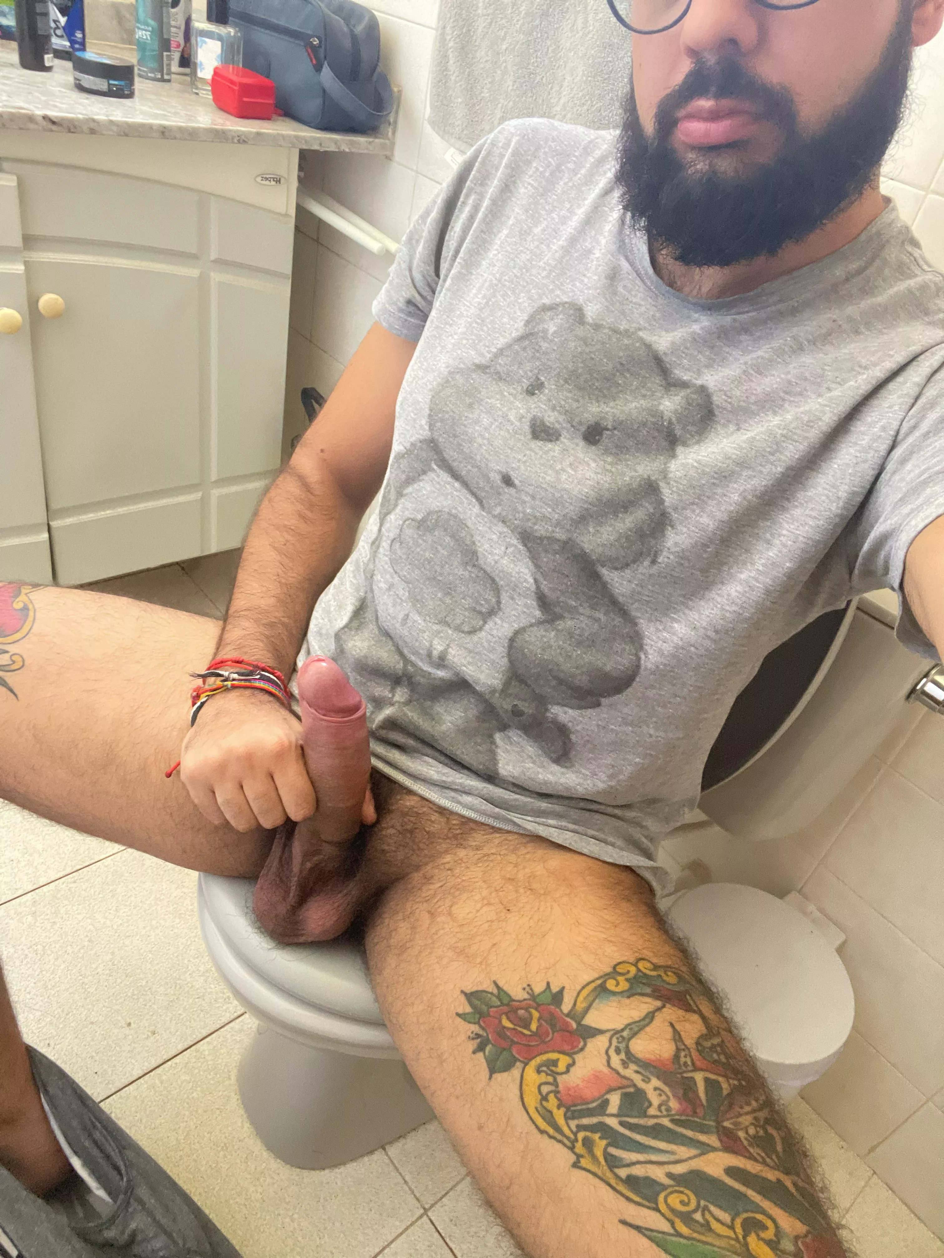 33 [m4m]hairy guy into edging while trading nudes with face in them. No live calls. Pics in profile. Long term is a plus. Snapchat: mg244512.