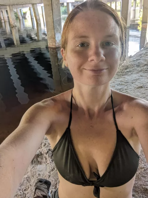 Au naturel charm @redlilyrose19