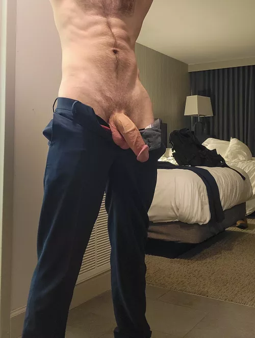 Got stood up here in DC. Guess I should of mentioned my massive cock 😂