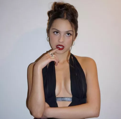 Olivia Rodrigo makes me want to goon my brains out for her! Please make me goon to her!