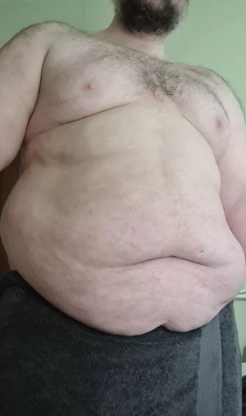 Big belly still take my shirt off like Nelly