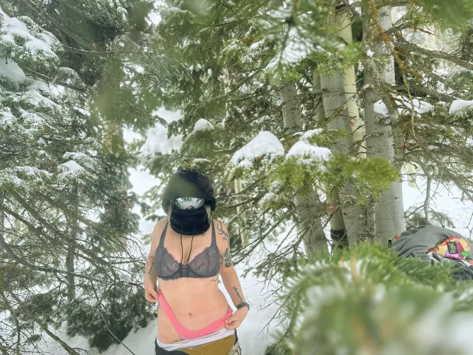 can you undo my bra strap with one hand?