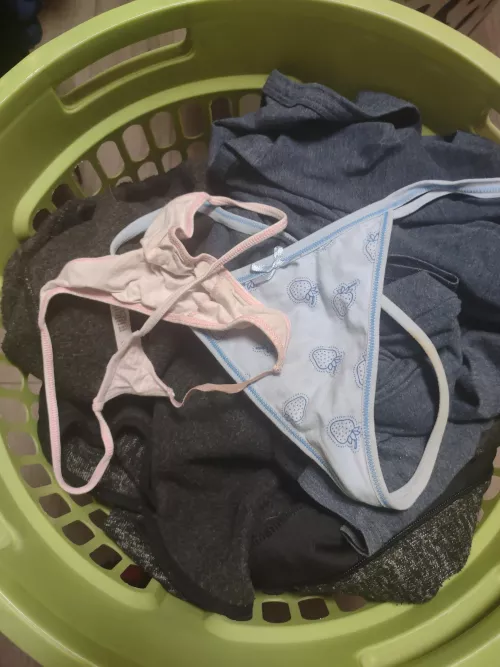 Hamper find, pink or strawberries 