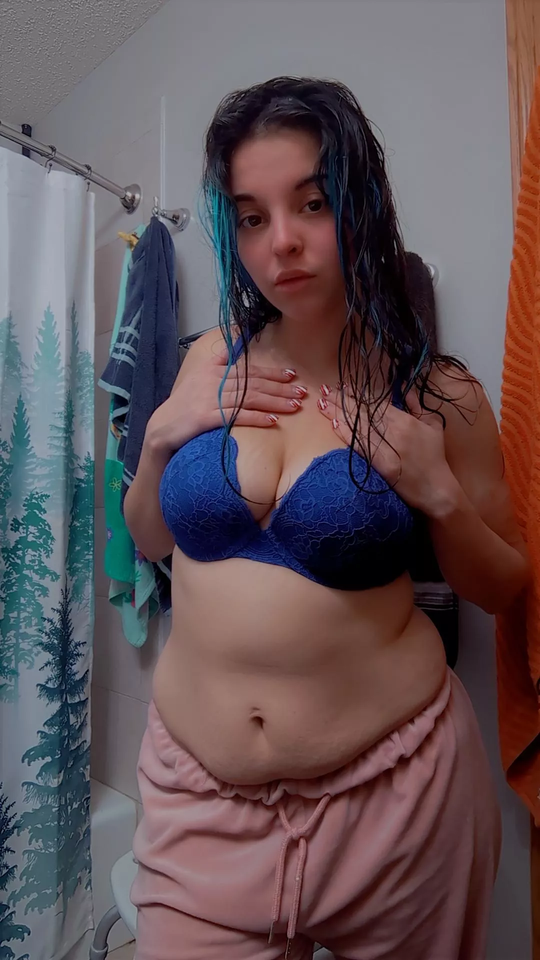 I’m impressing myself with my cute curves, it's not much but I still like them