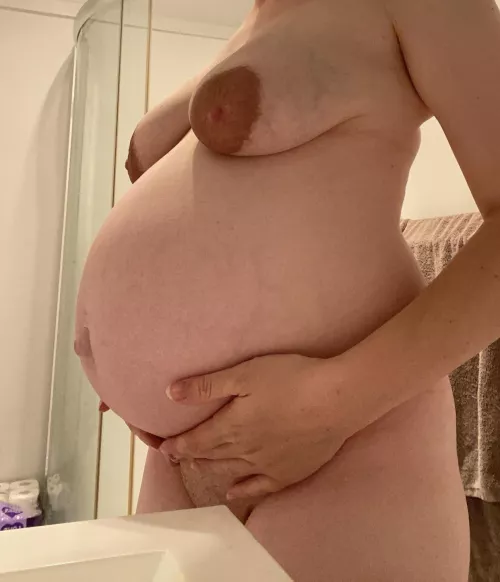 My pregnant boobs are so full, who’s gonna help relieve them? 🤭💗