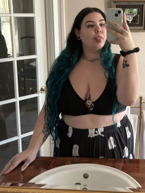 Pj’s and bed head for the win 🥰