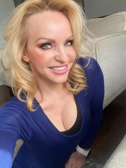 Smiling cause it’s Monday and I don’t have to work. 