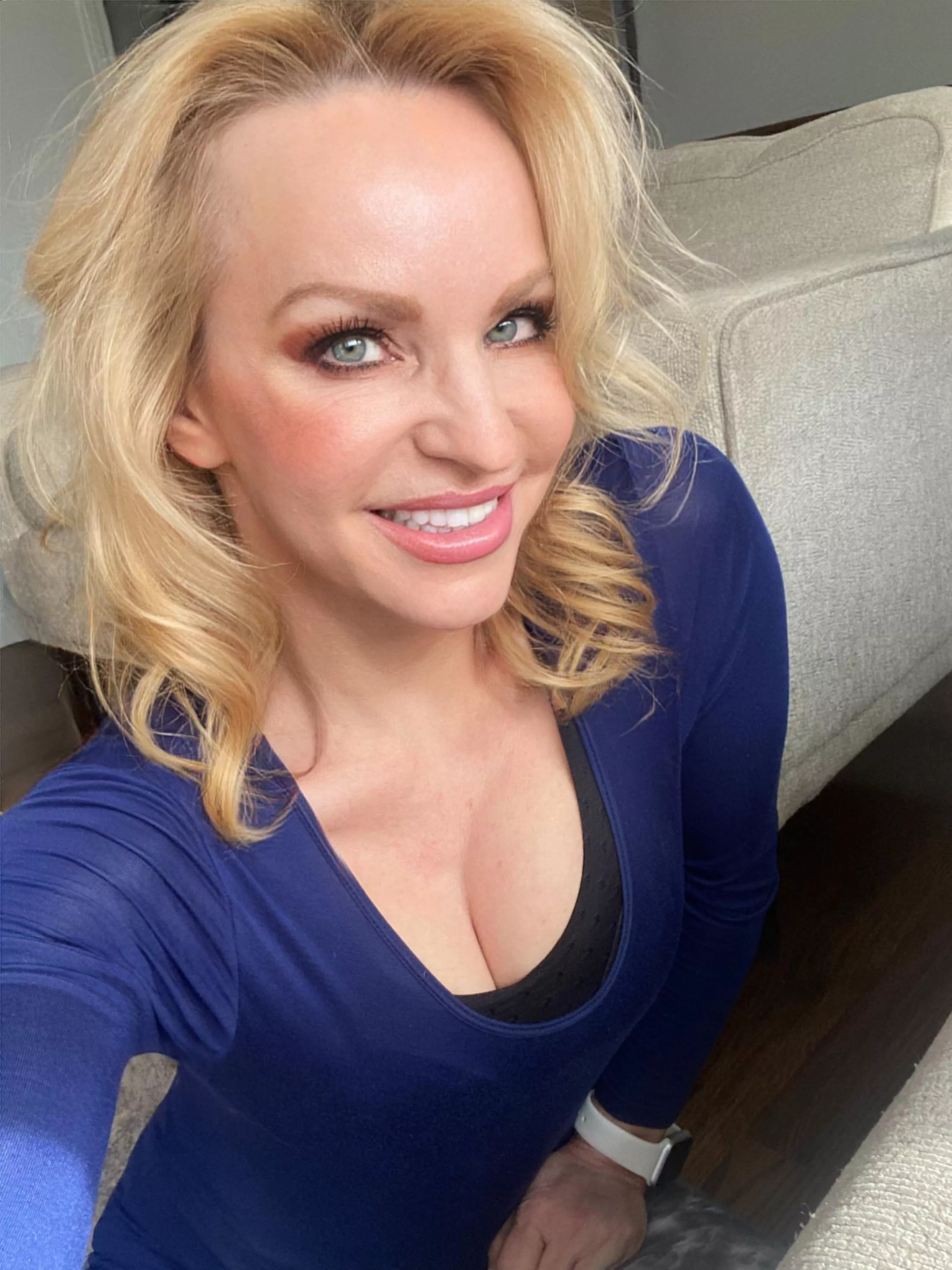 Smiling cause it’s Monday and I don’t have to work. 