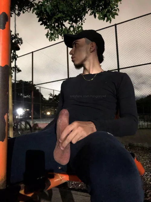 tales 0f an alpha boy seeking to seed some twink boy's hole. age [25s]