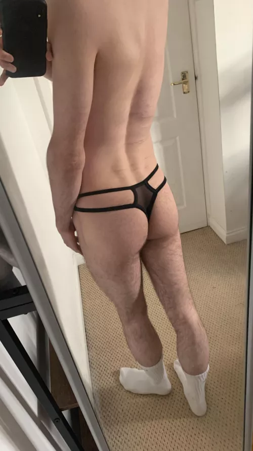 [22] Dm me if you would fuck me in a thong