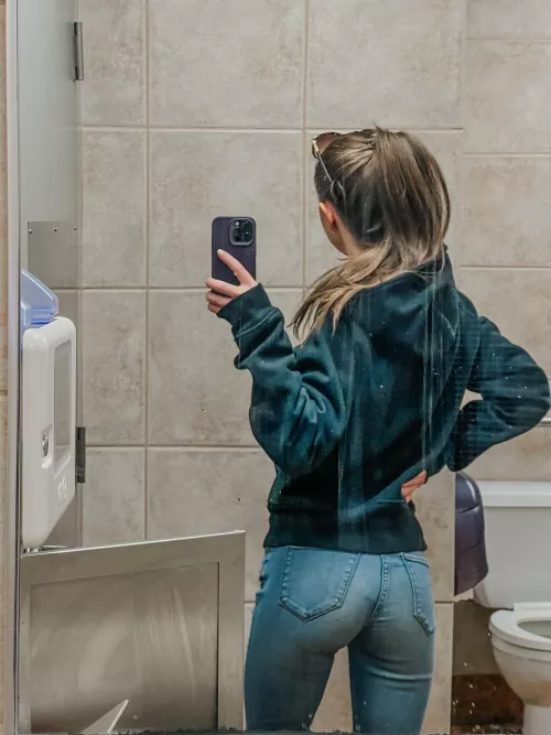A&F are definitely the best jeans for my ass 