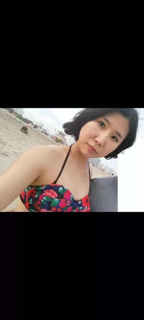 Any hung guys want to roleplay about my girlfriend? I'm a cuck and she's a petite asian size queen 