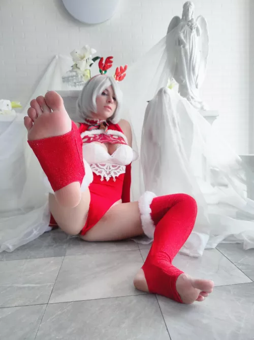 Christmas 2B cosplay by Yuna Kairi