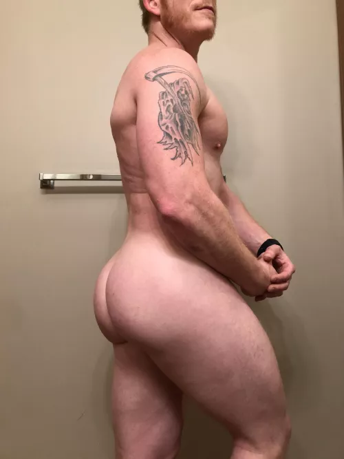 Love shocking people when I drop my pants 