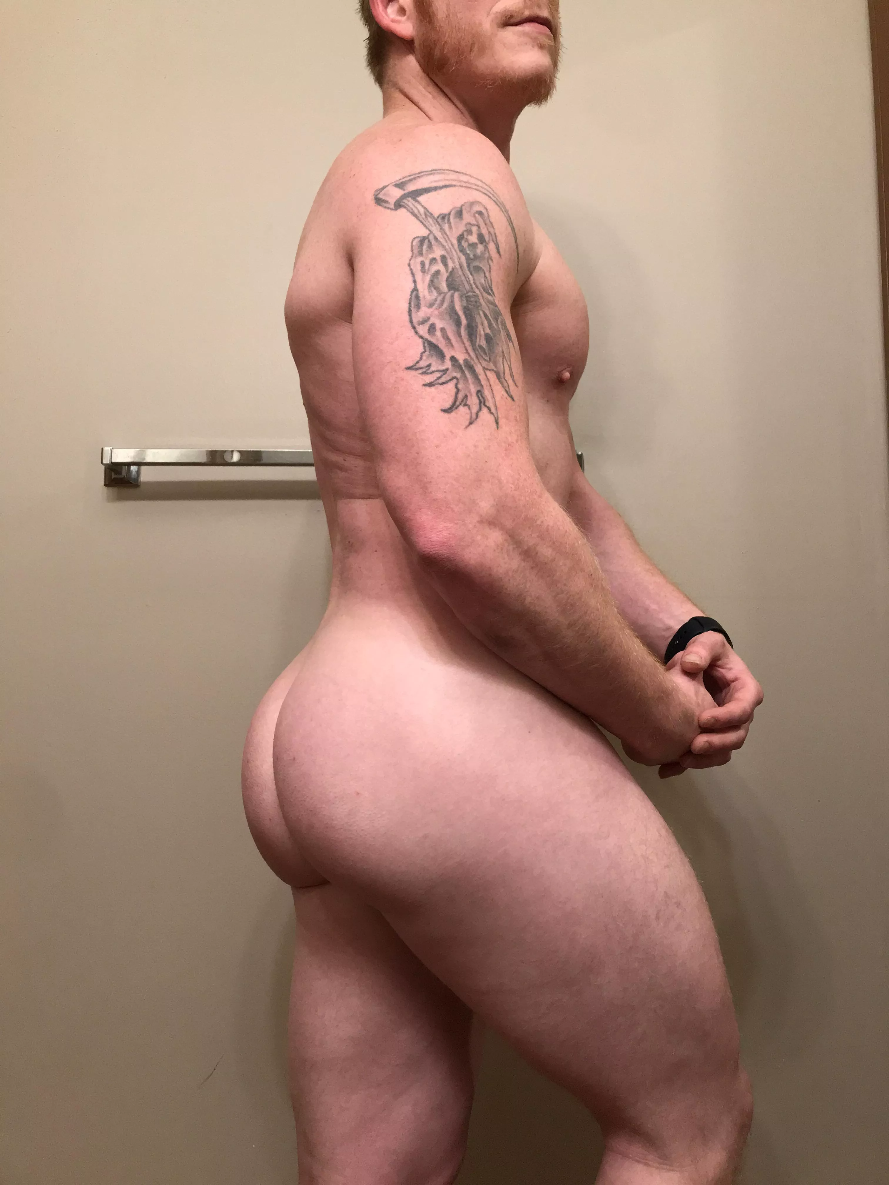 Love shocking people when I drop my pants 