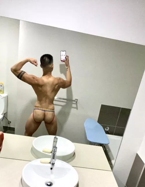 These jocks really shape my ass