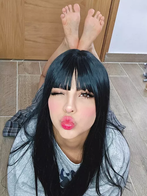 are u letting an 18yo wiggly toes slip in your mouth?