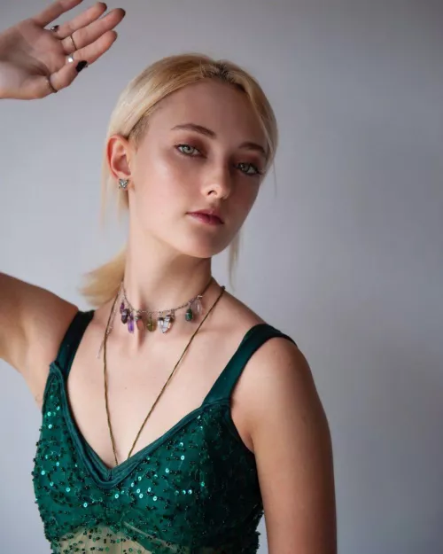 blonde babe in green, waiting for some attention, tbh F18