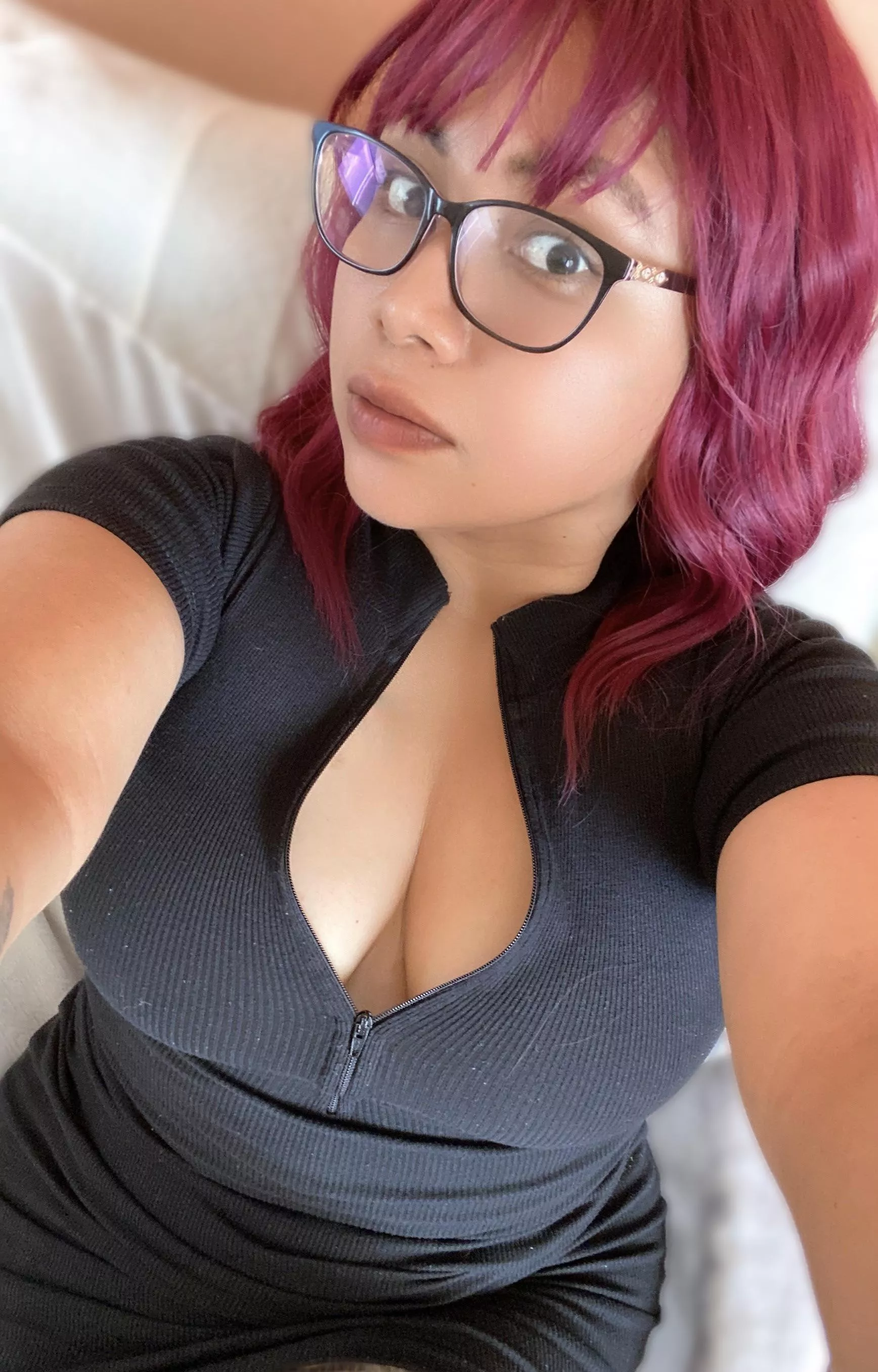 (F) hot secretary vibes 