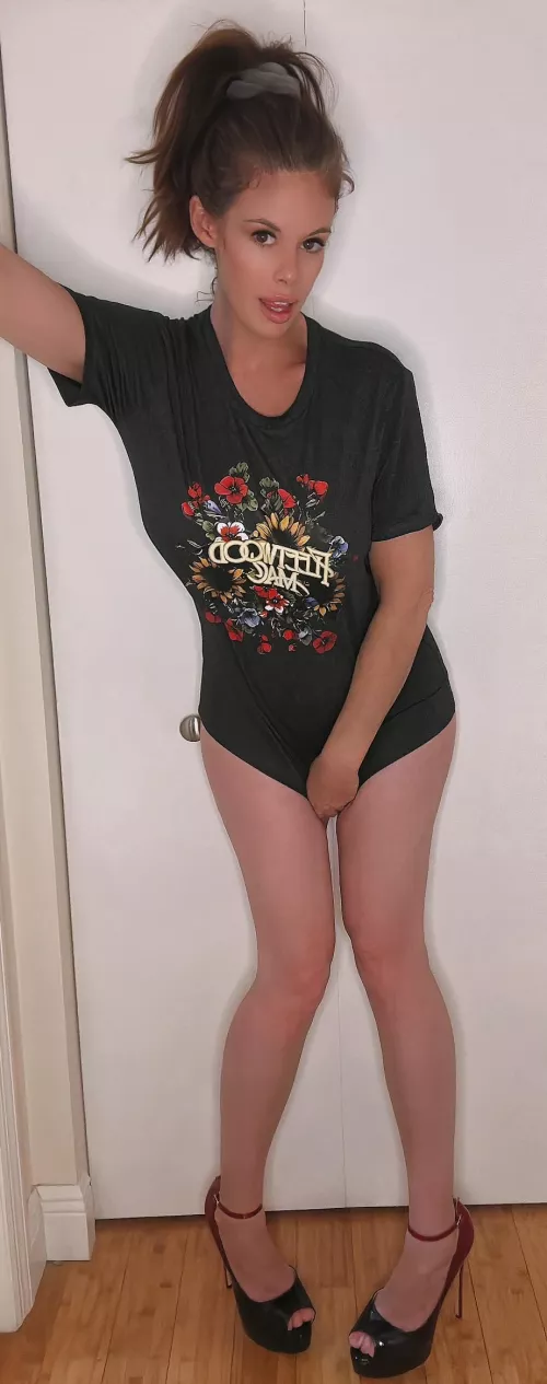 I'm heels and t-shirt kind of girl