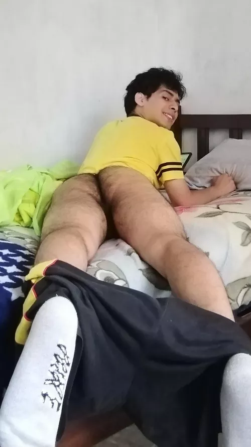 I'm sad nobody likes my hairy ass 😭