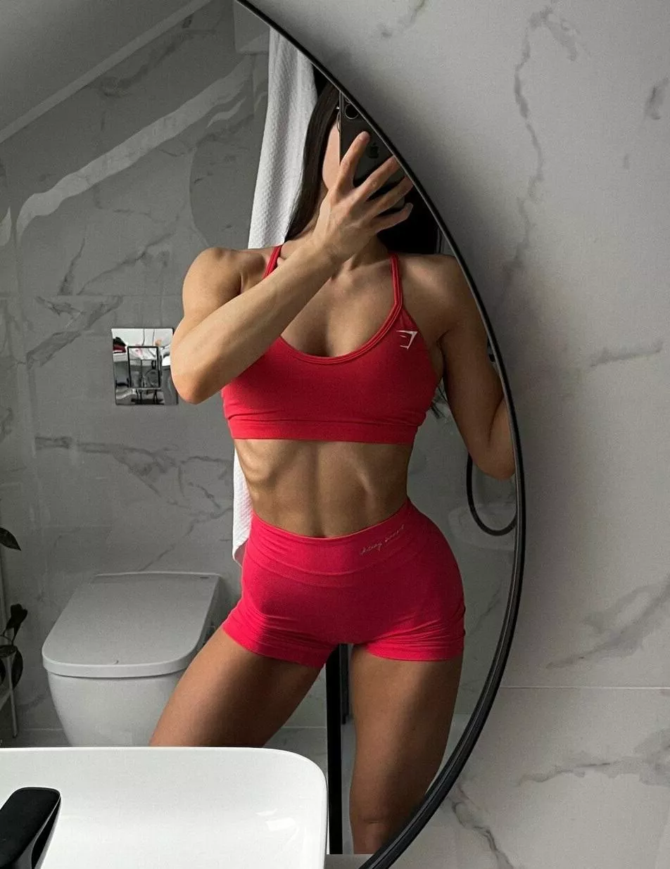 Lina - (@linasphysique)