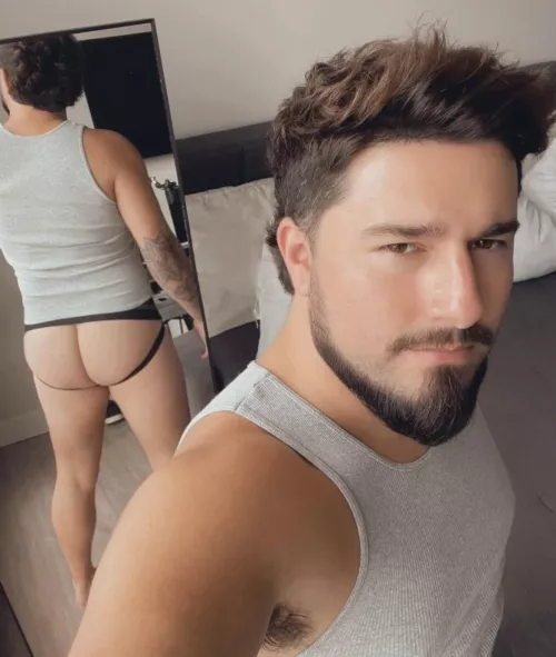 need someone to spread my cheeks and fuck my ass 🫠🙇🏻