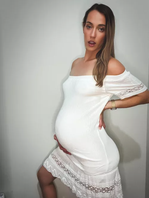 No bra need when my preggo belly is lifting my boobs 