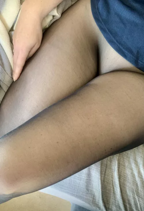 Seamless pantyhose on a Thursday