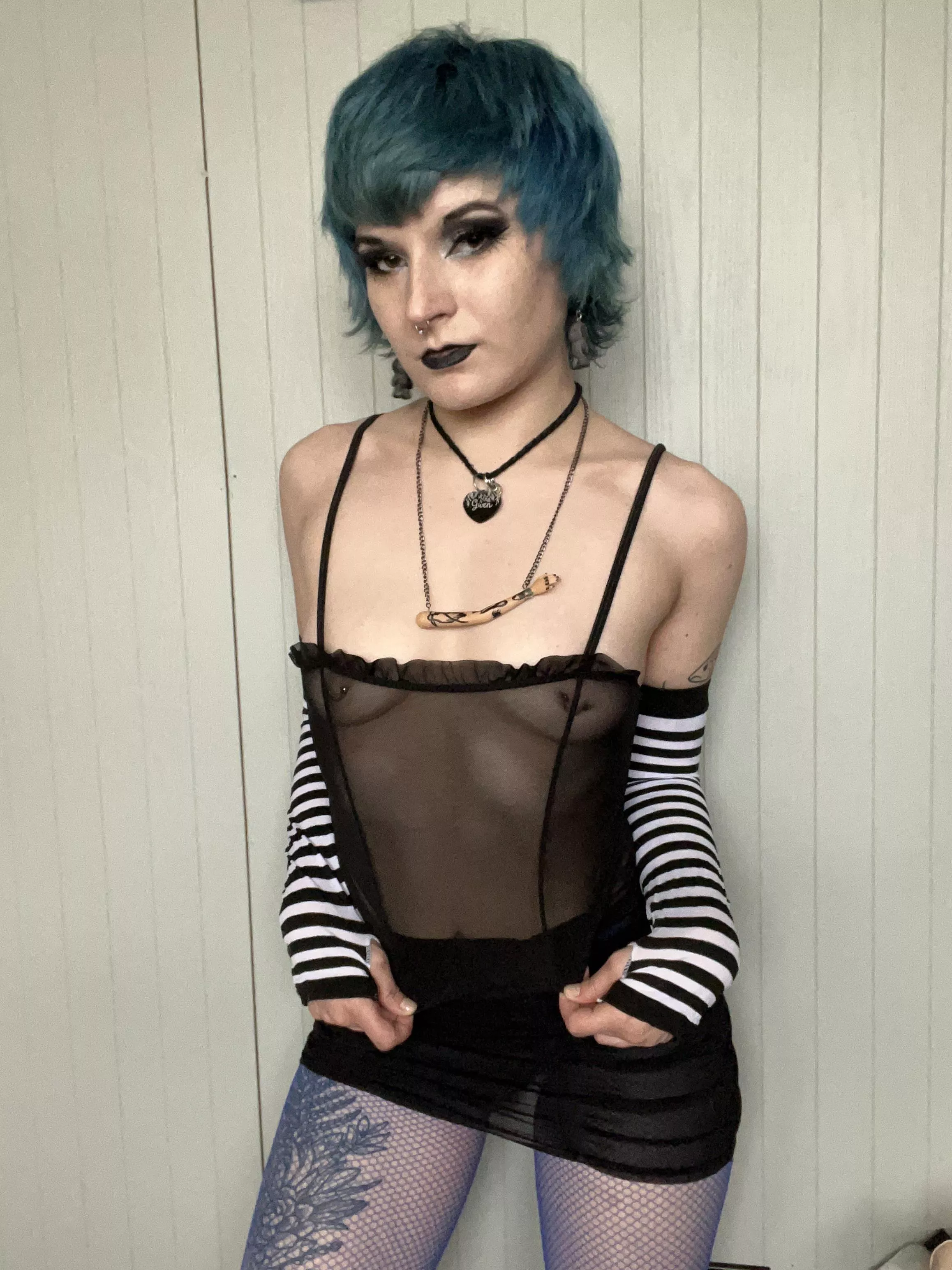 Short hair and small tits. I think it’s a great combo. ✨