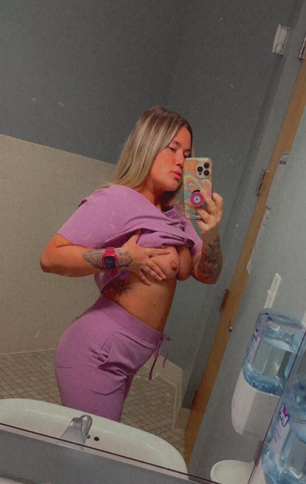 Tell me the freakiest thing you’ve done to a woman in scrubs 😋