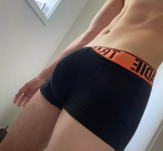 was in the gym doing a workout is it noticeable? 6’6 9”