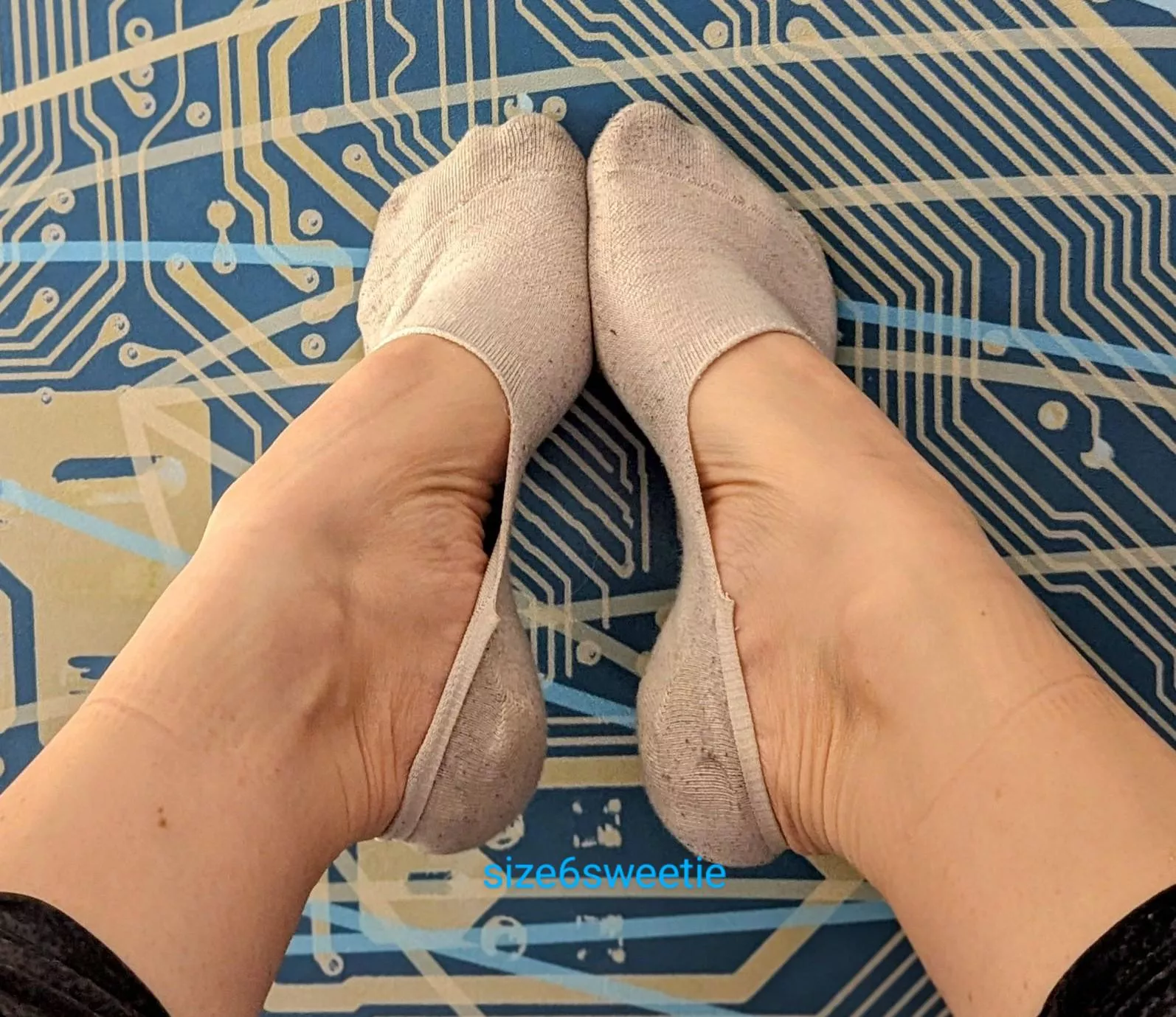 who like purchasing socks with 7 days of wear on them? 