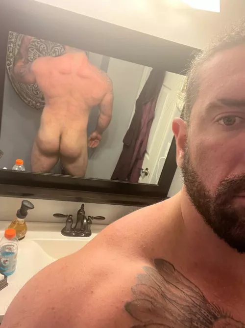 DM me if you'd fuck this hairy hole. Extra interested if you let me lick yours!