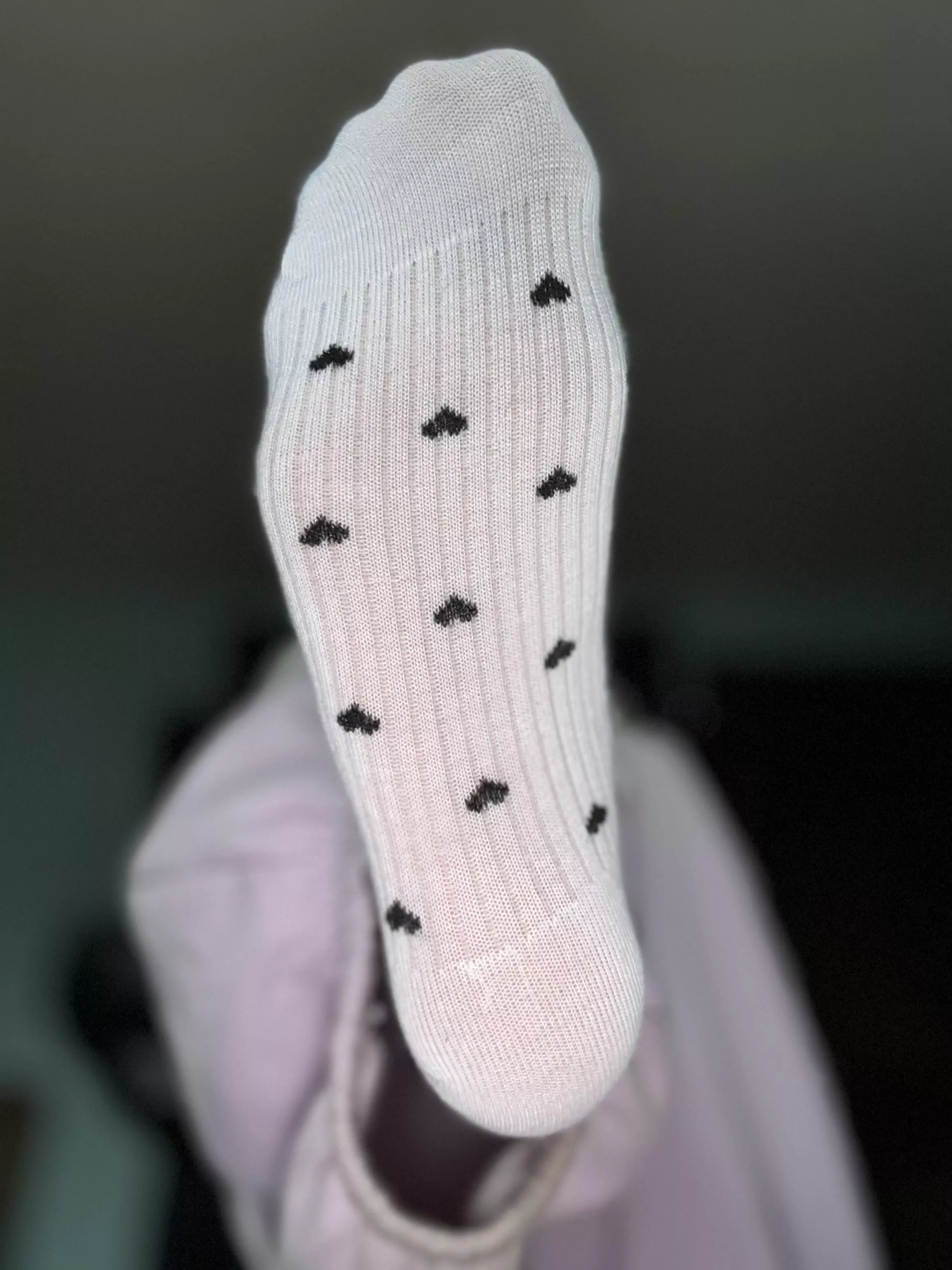 Don’t keep me waiting foot rest, kiss it! 🥰