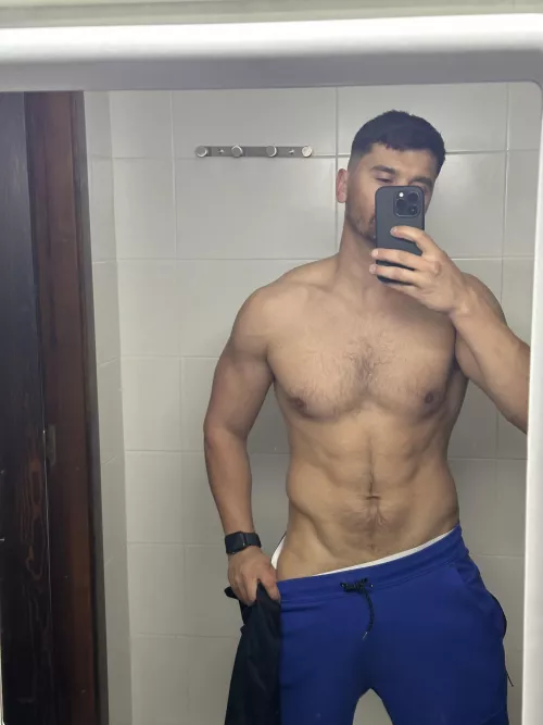 Someone help me pull down my pants to show him my V