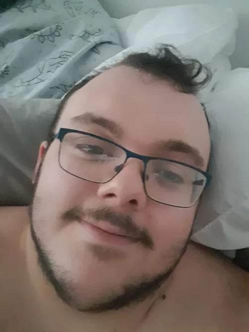 23 M Gay Chub From UK. How's Everyone Doing? 