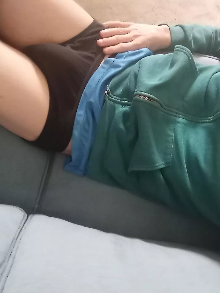 Another day another pair of hanes bikinis 😇