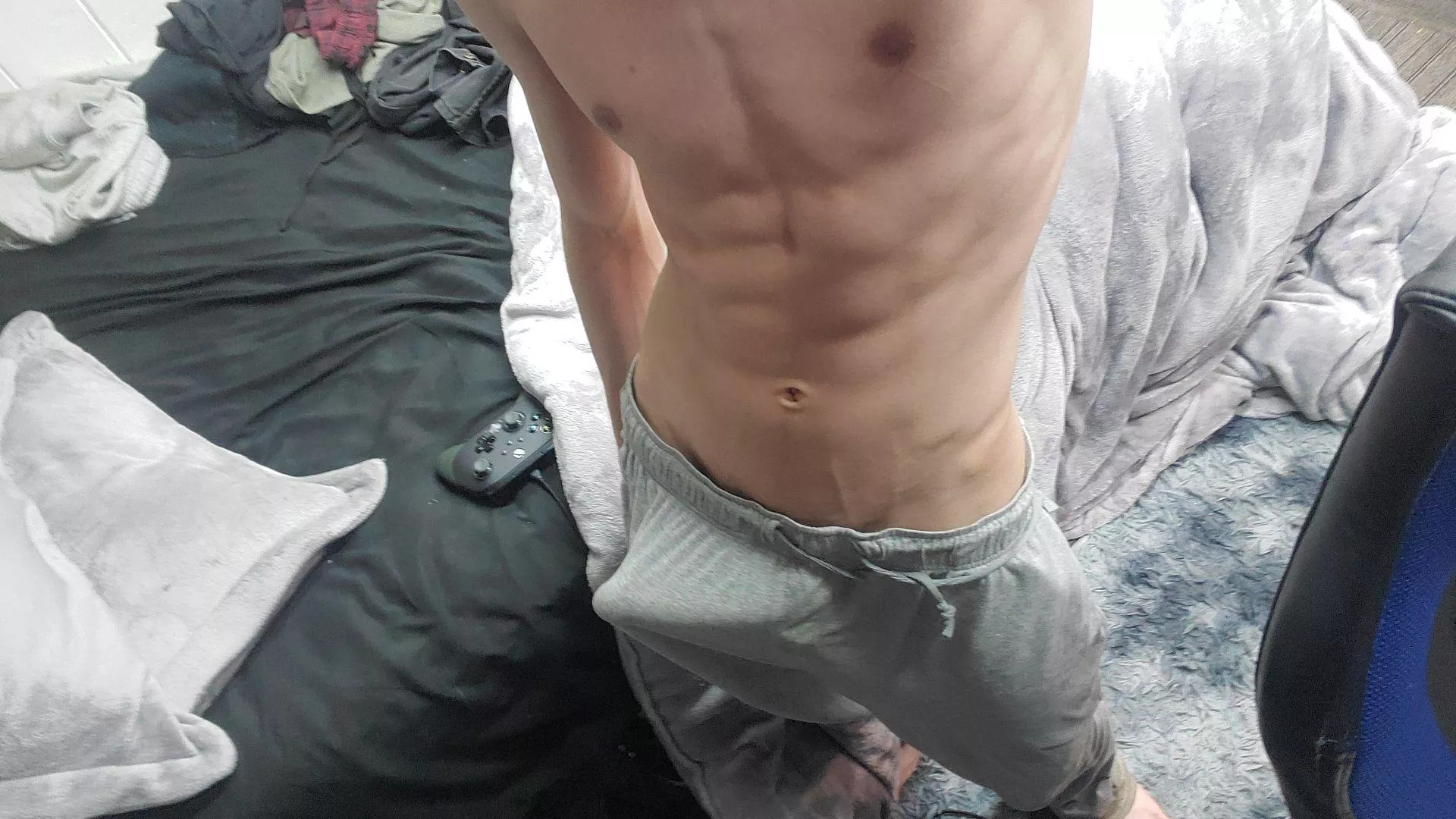 Anyone wanna see whats under ;)