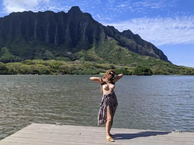 Being an exhibitionist in Hawaii >>>