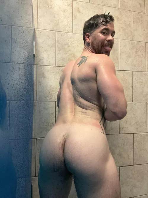 Meet me in the shower 😜