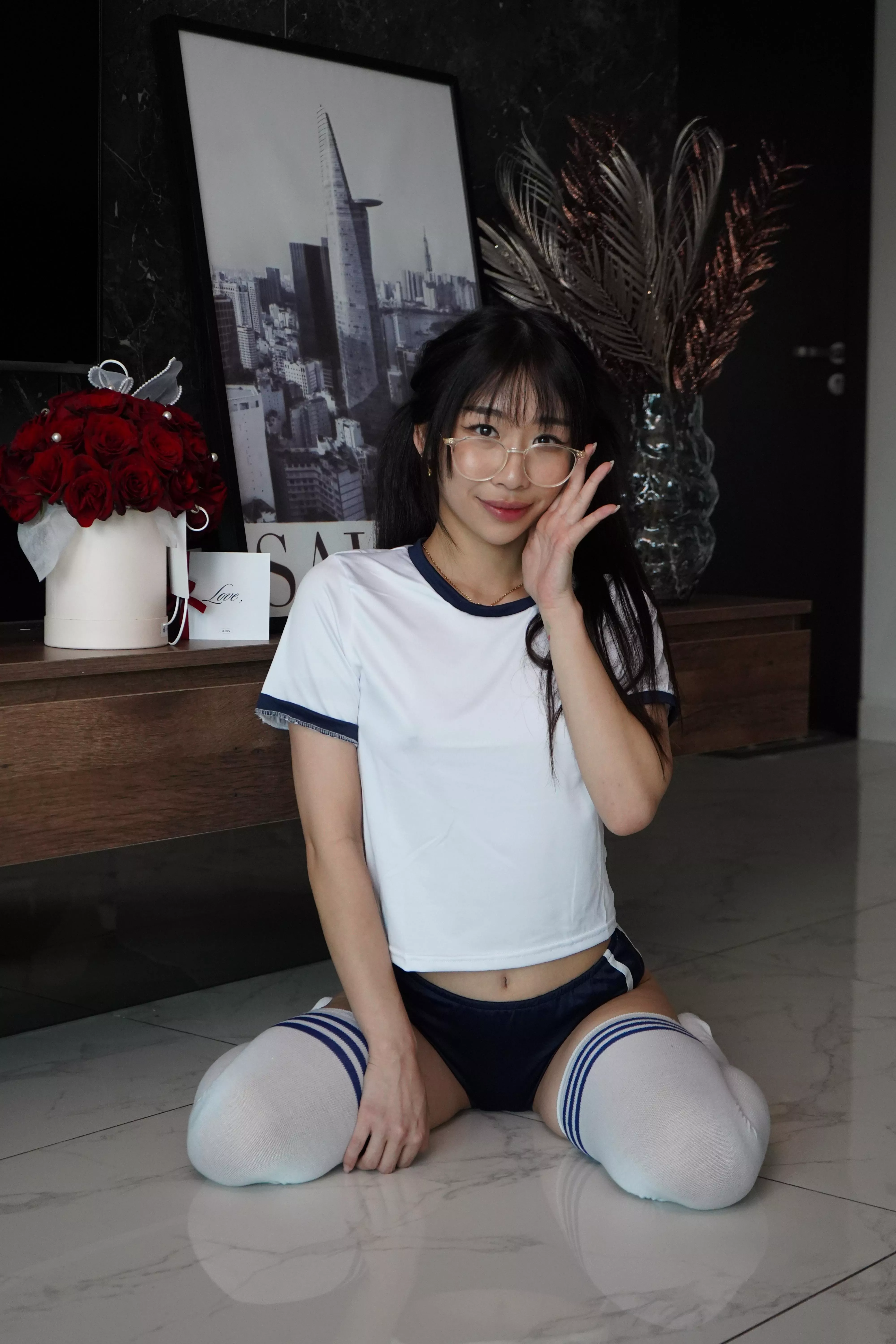 Petite Luna (@xxluna.aa)