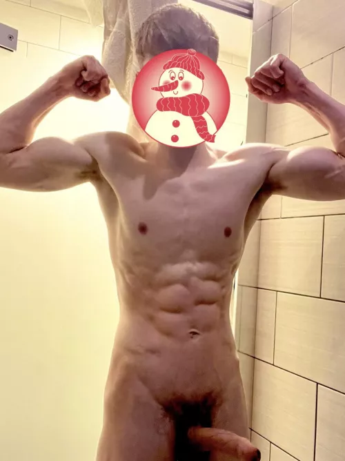 18 looking for a handsome dude with abs