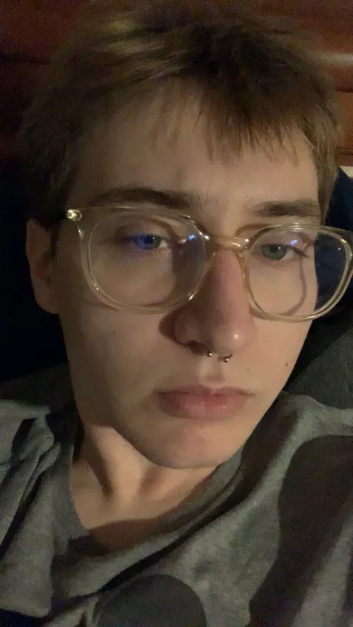 (20) anyone wanna play fortnite? (i will get like 2 kills a game)