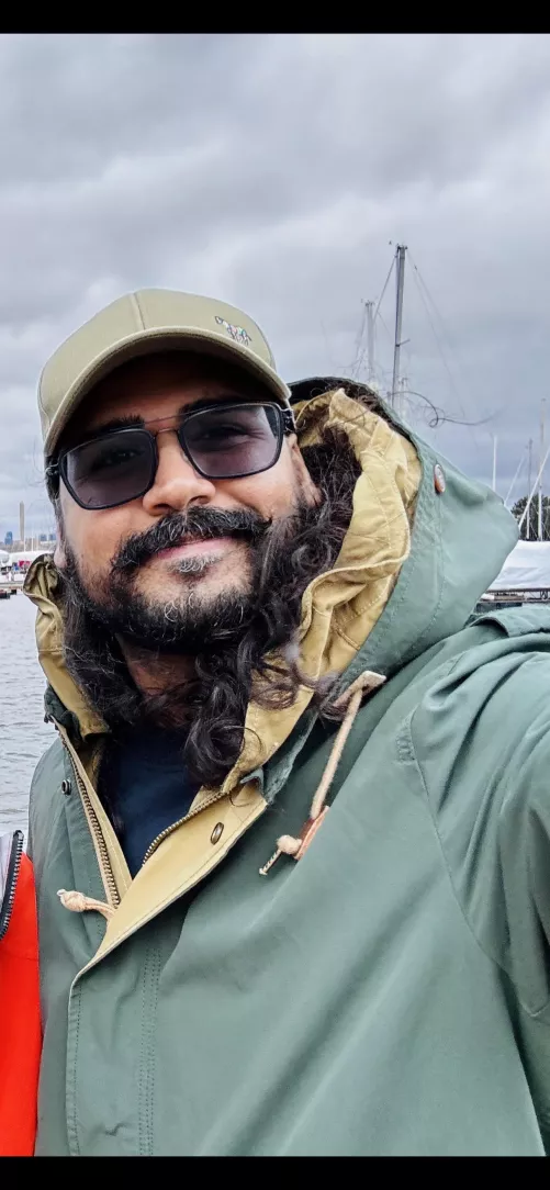  Cloudy day in the city 